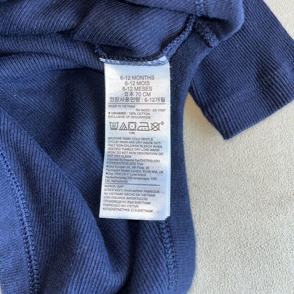 Gap Baby Girl 4 Piece Lot 3-6, 6-12, 12-18 Months Eyelet Dress, Tees, Sweater.‎ - Picture 13 of 16